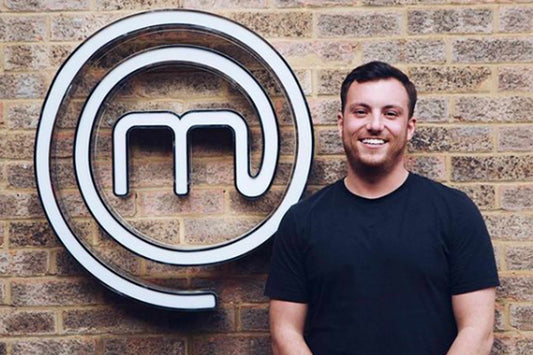 Masterchef -finalist 2021, Mike Tomkins, beskriver Santokuknives 'produkter som "The Best in the Game"