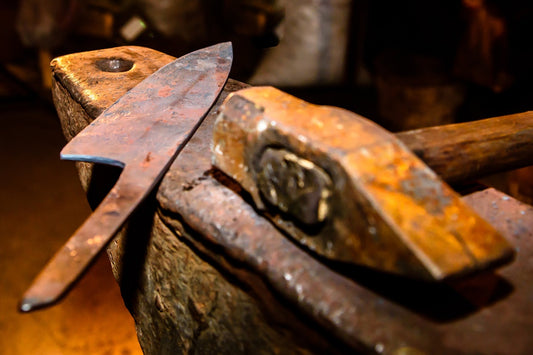 Håndlagde vs produserte kniver: Hvilke er best?