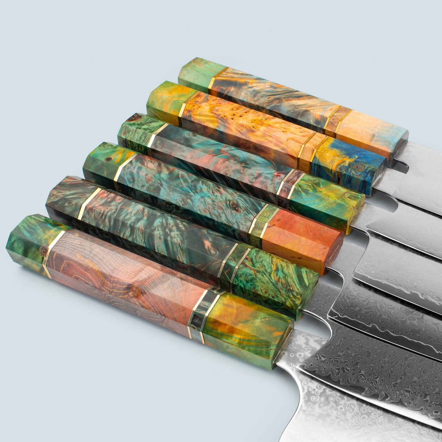 Ichika (いち か) Damaskus stålkniv med farget åttekantet håndtak